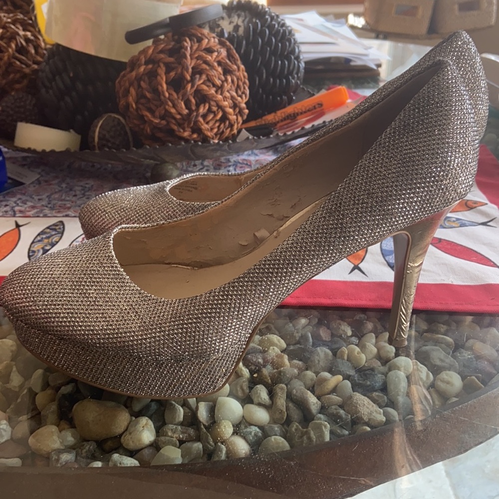GUESS sparkly heels Size 8M